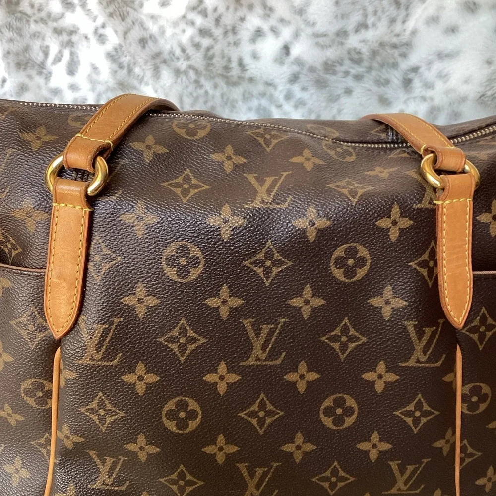 LOUIS VUITTON Totally MM
